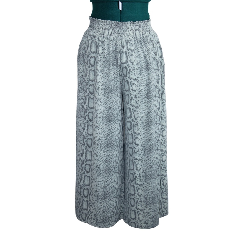 Pre-Owned Simply Styled Wide Leg Reptile stretch Pants (L)